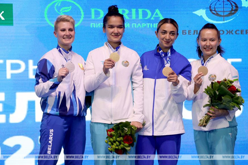 Ирина Шарыхина (Беларусь), Севинч Рахимова (Узбекистан), Мадина Садыгова (Азербайджан), Диера Хуррамова (Узбекистан) во время церемонии награждения