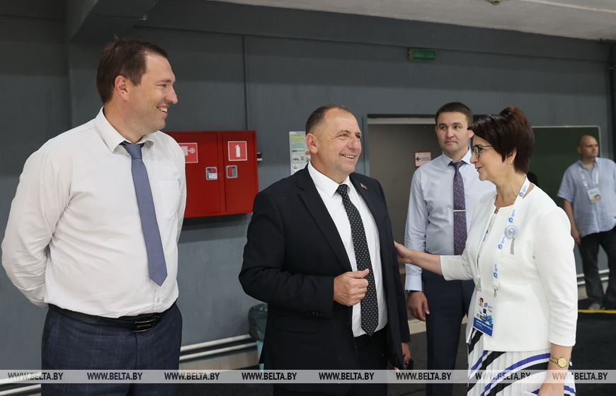 Начальник управления сорта и туризма Гомельского облисполкома Павел Старостветский, Помощник Президента - главный инспектор по Гомельской области Сергей Бартош и заместитель Гомельского горисполкома Елена Алексина Начальник управления сорта и туризма Гомельского облисполкома Павел Старостветский, Помощник Президента - главный инспектор по Гомельской области Сергей Бартош и заместитель Гомельского горисполкома Елена Алексина