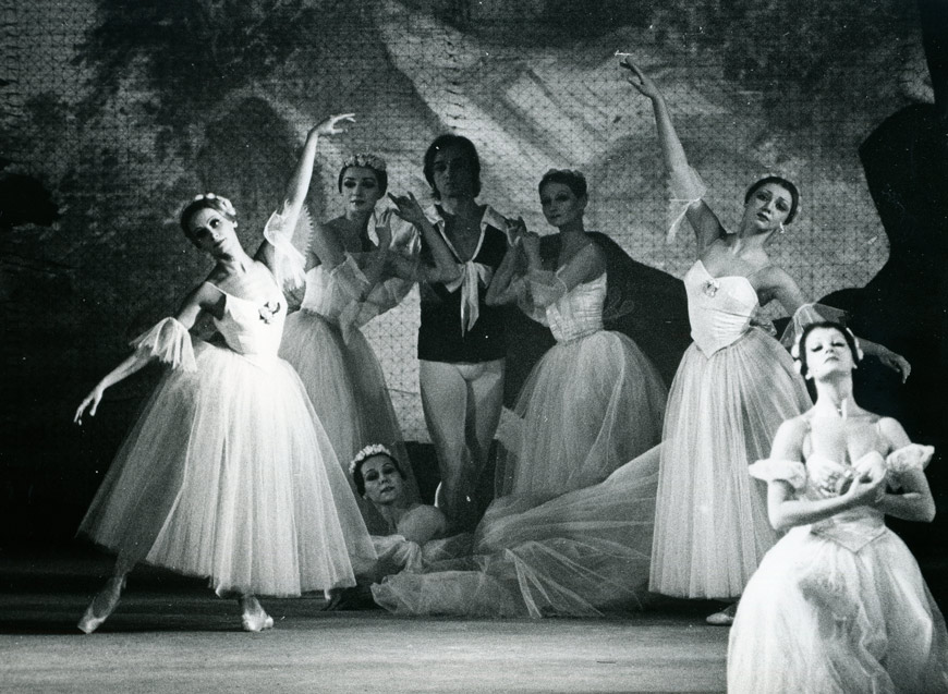 1985 год. "Шопениана". В кордебалете - Любовь Карпилова (справа)