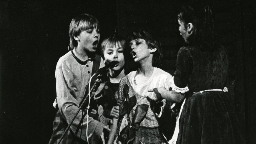 1990 год. Т. Ереза - Джон, В. Тинкевич - Майкл, Г. Матвейчук - Питер Пэн, В. Смирнова - Венди. Спектакль "Питер Пэн"