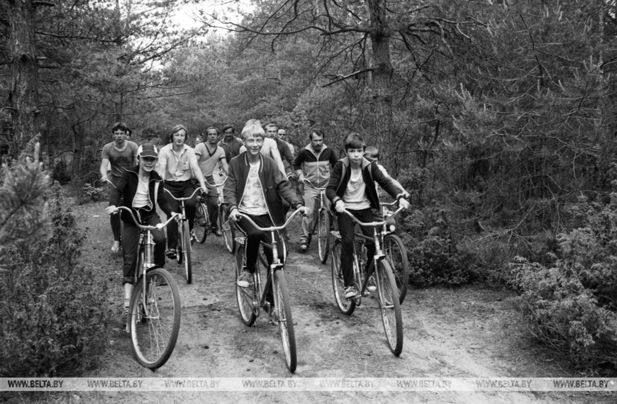 Июнь 1984 года. Турбаза "Высокий берег" в Столбцовском районе Июнь 1984 года. Турбаза "Высокий берег" в Столбцовском районе