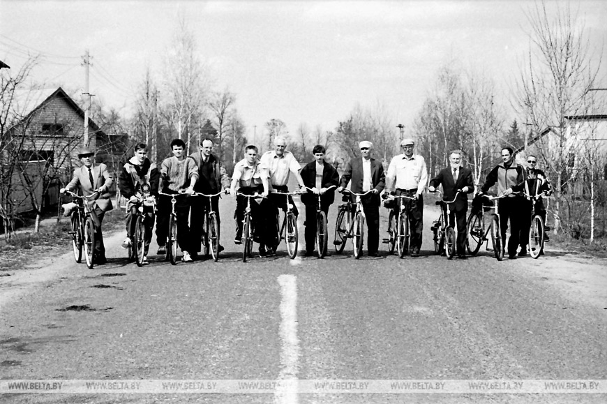 Октябрь 2000 года. Велопробег по местам боевой славы времен Великой Отечественной войны Октябрь 2000 года. Велопробег по местам боевой славы времен Великой Отечественной войны