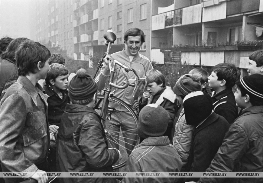 Октябрь 1978 года. Олимпийский чемпион по велоспорту Владимир Каминский в Минске перед Олимпиадой-80 Октябрь 1978 года. Олимпийский чемпион по велоспорту Владимир Каминский в Минске перед Олимпиадой-80