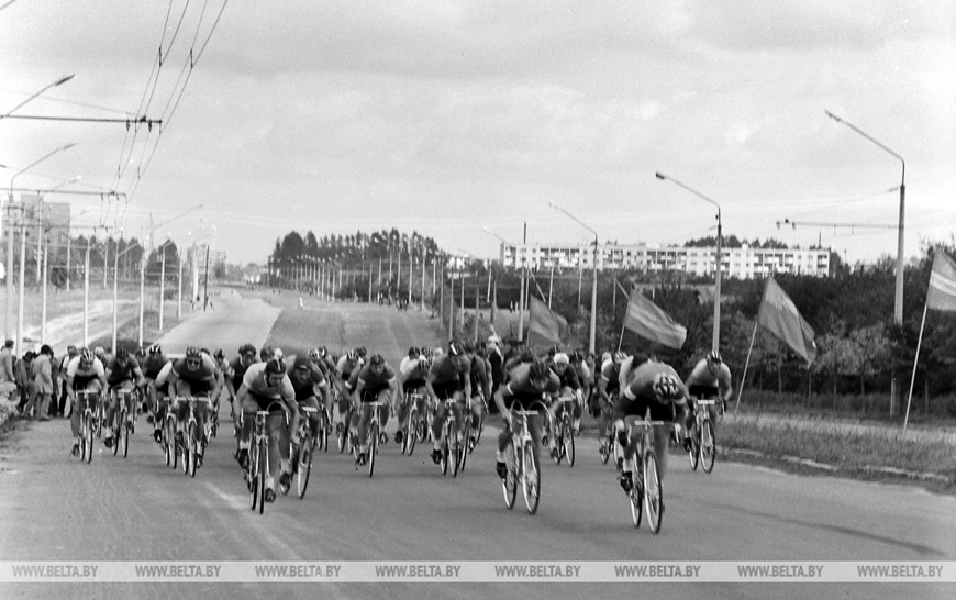 Сентябрь 1973 года. Второй тур чемпионата страны по велоспорту. Критериум на 75 километров у мужчин Сентябрь 1973 года. Второй тур чемпионата страны по велоспорту. Критериум на 75 километров у мужчин