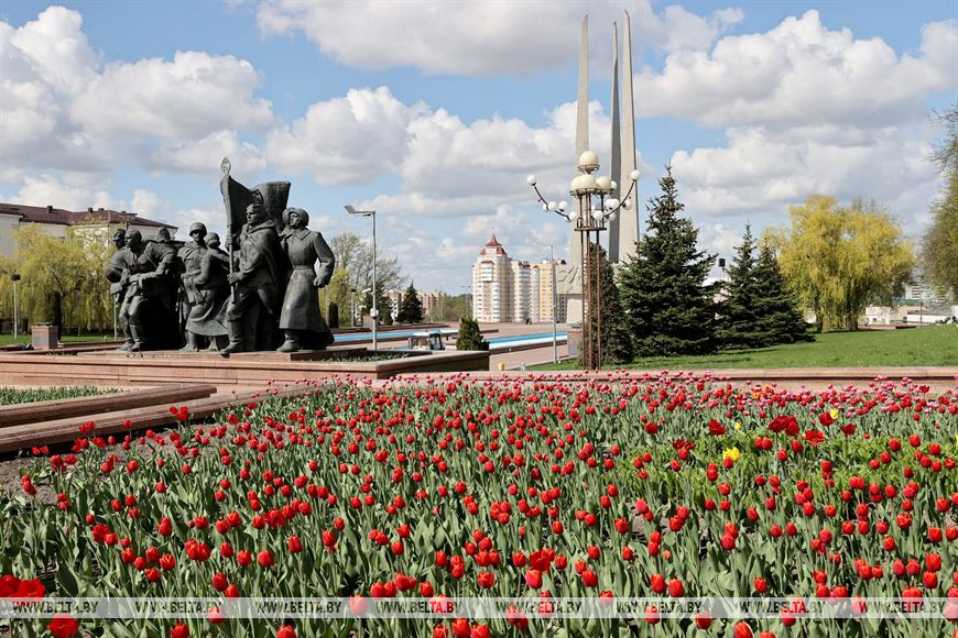 Апрель витебск. Парк победителей в Витебске. Где погулять в Орше. Витебск время.