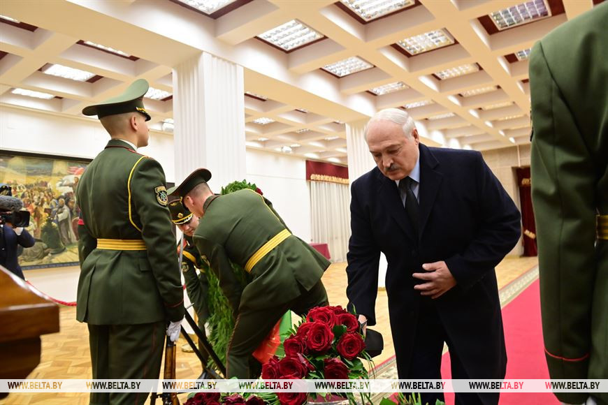 Александр Лукашенко во время церемонии прощания с Владимиром Макеем